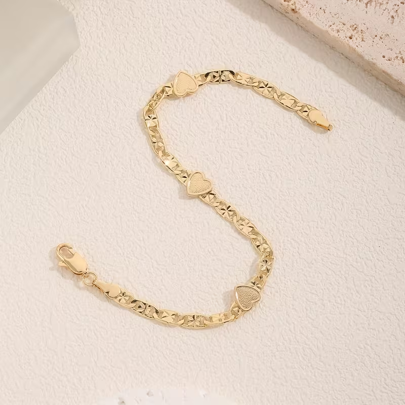 Classic Gold Bracelet with Timeless Appeal