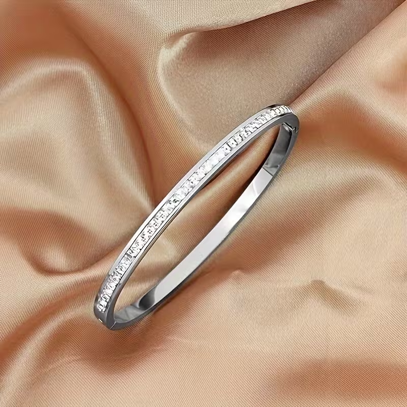 Stunning Silver Bracelet for Daily Wear
