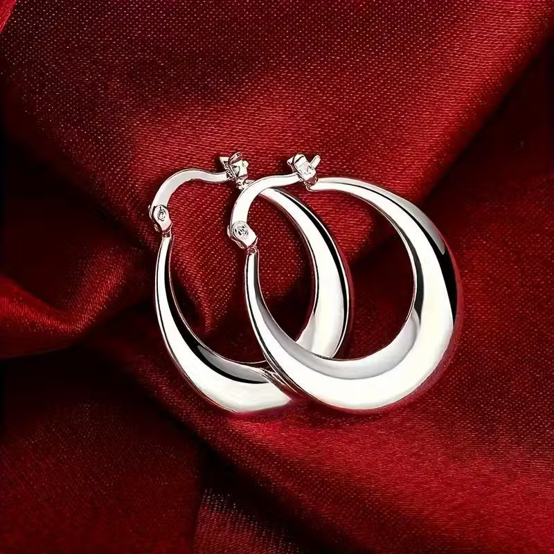 Romantic Silver Earring for Special Moments