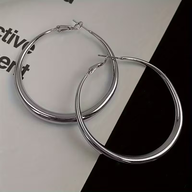 Charming Silver Earring for Any Occasion