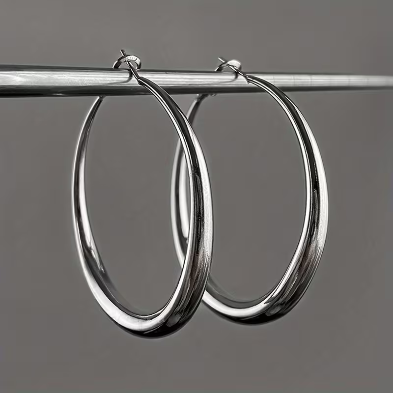 Charming Silver Earring for Any Occasion