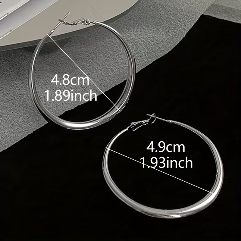 Charming Silver Earring for Any Occasion