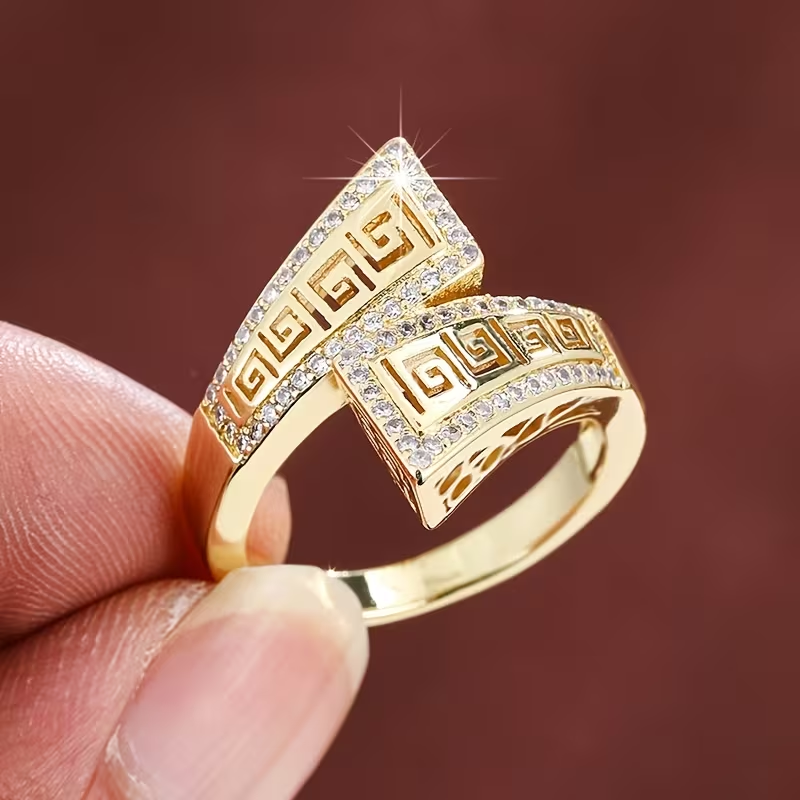 Classic Gold Ring with Timeless Appeal