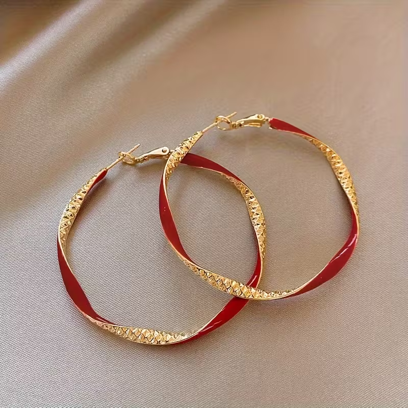 Charming Gold Earring for Any Occasion