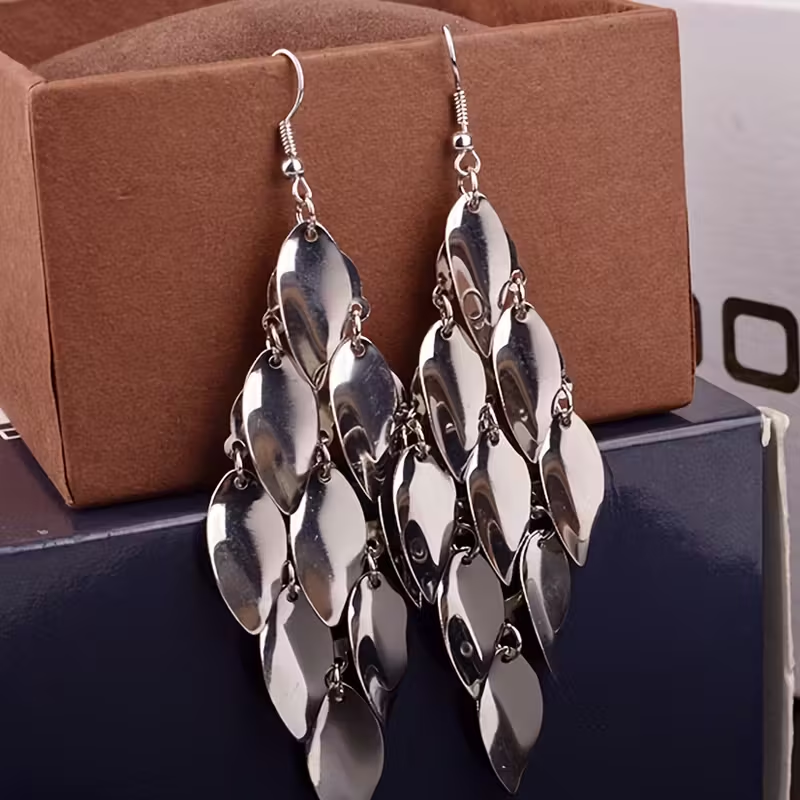 Charming Gold Earring for Any Occasion