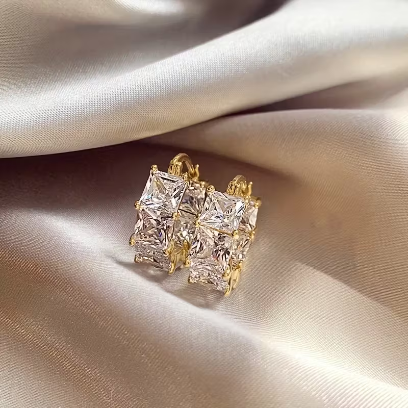Stunning Gold Earring for Daily Wear