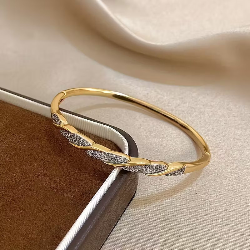 Romantic Bracelet for Special Moments