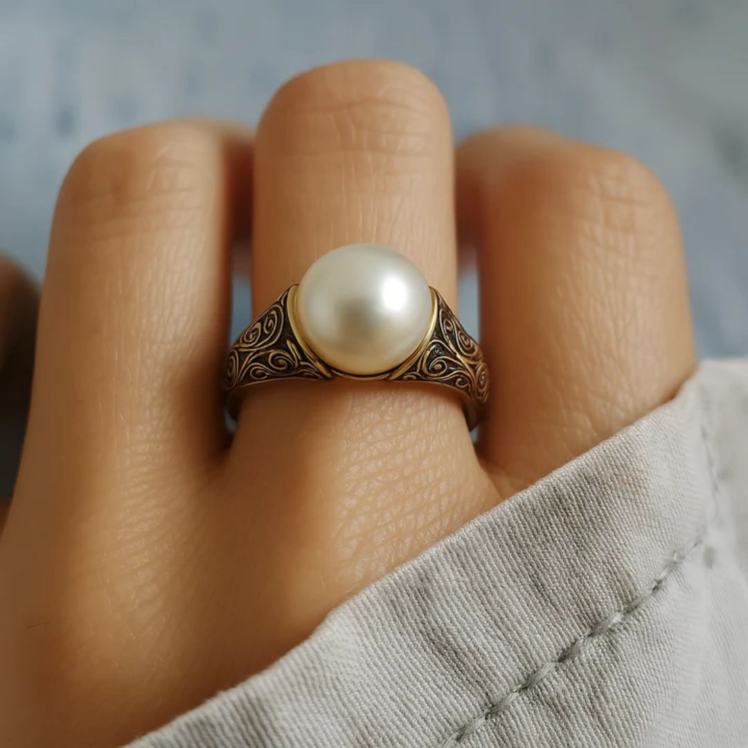 Classic Gold Ring with Timeless Appeal