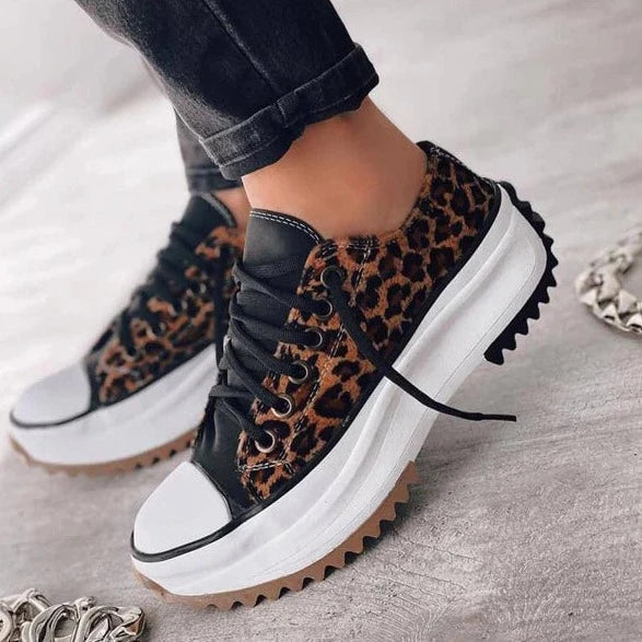 JO | Fashionable, supportive orthopaedic sneakers