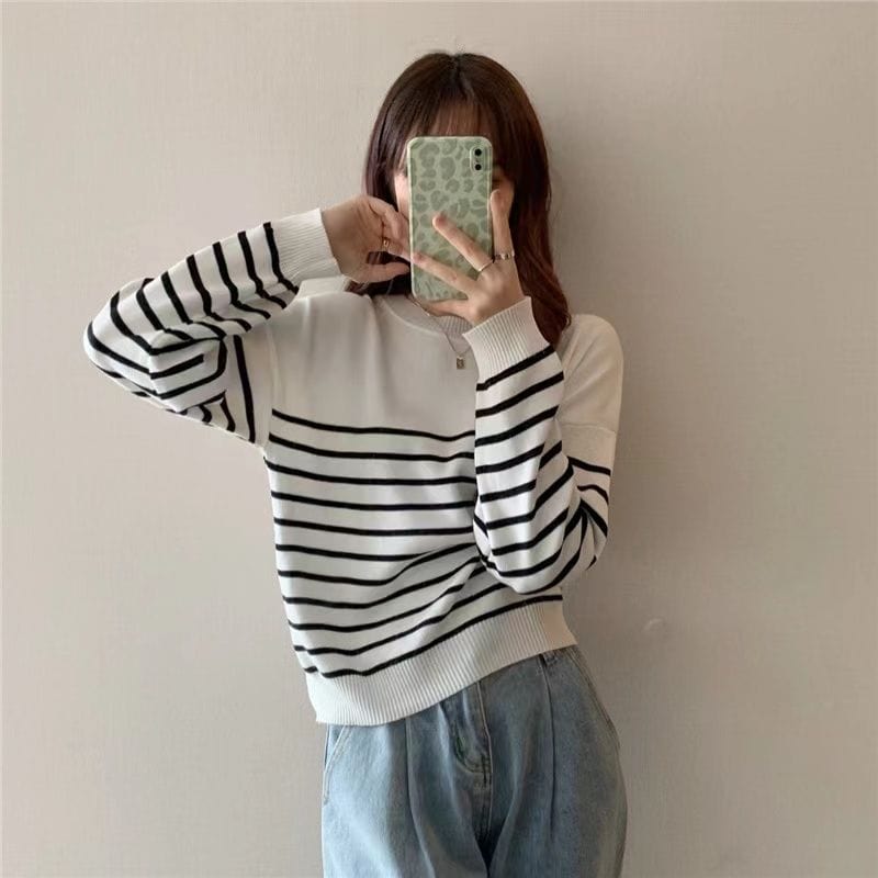 JO | Solid round neck sweater