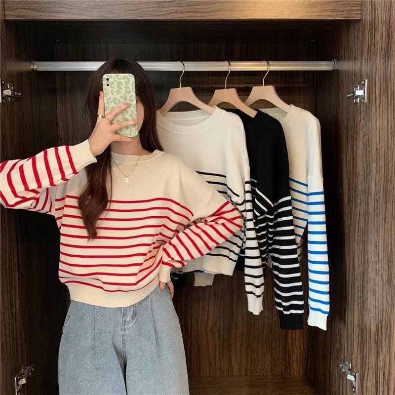 JO | Solid round neck sweater