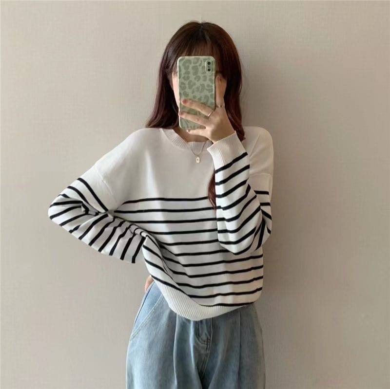 JO | Solid round neck sweater