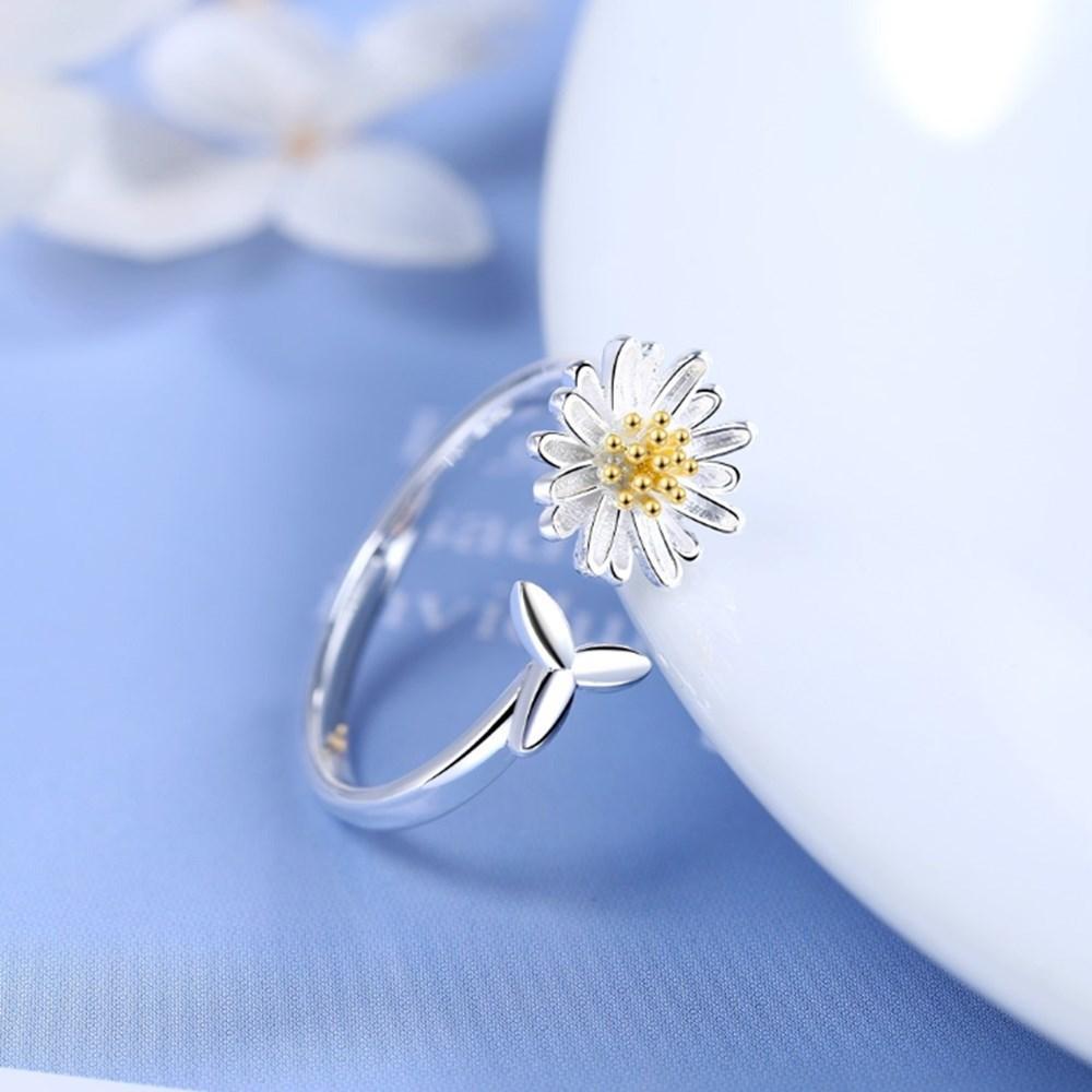 Charming Silver Ring for Any Occasion