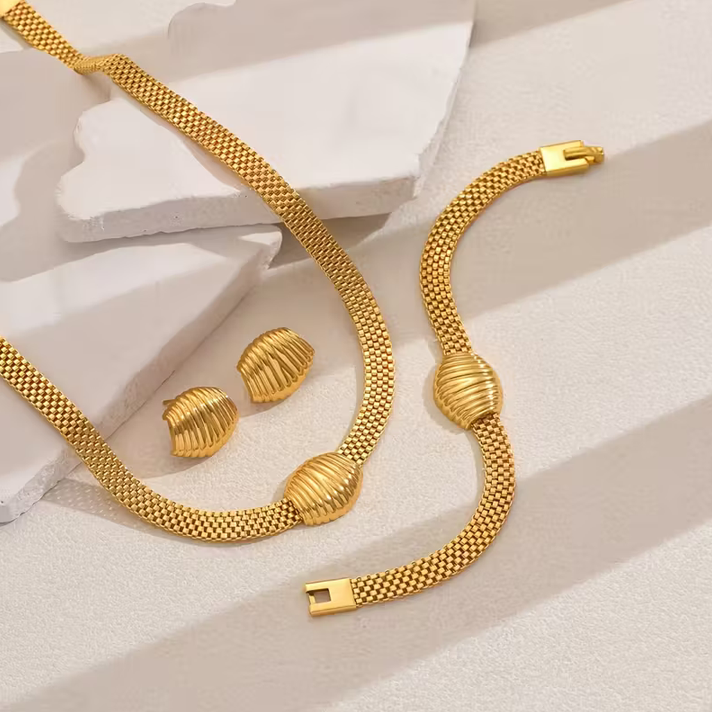 Beautiful Gold Piece with Unique Style